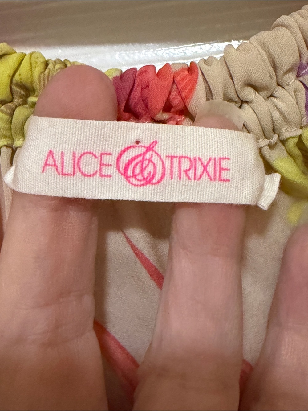 Alice & Trixie 100% Silk Tropical Cold/Off Shoulder Blouse Medium - Picture 3 of 6